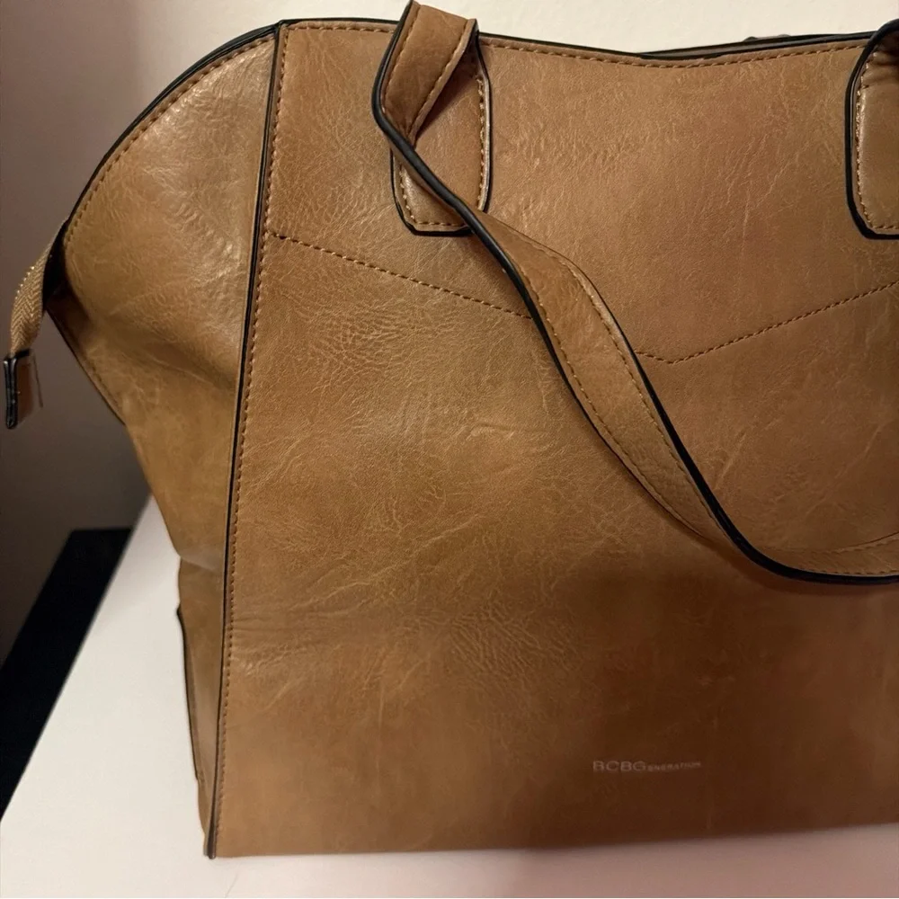 BCBG Maxazria Women's Handbag Zipper Closure 100% Leather material  Brown Color‎